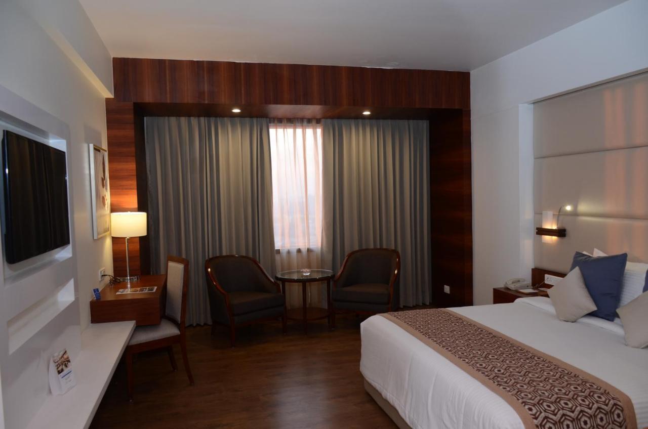 Viraj Sarovar Portico จามมู ภายนอก รูปภาพ