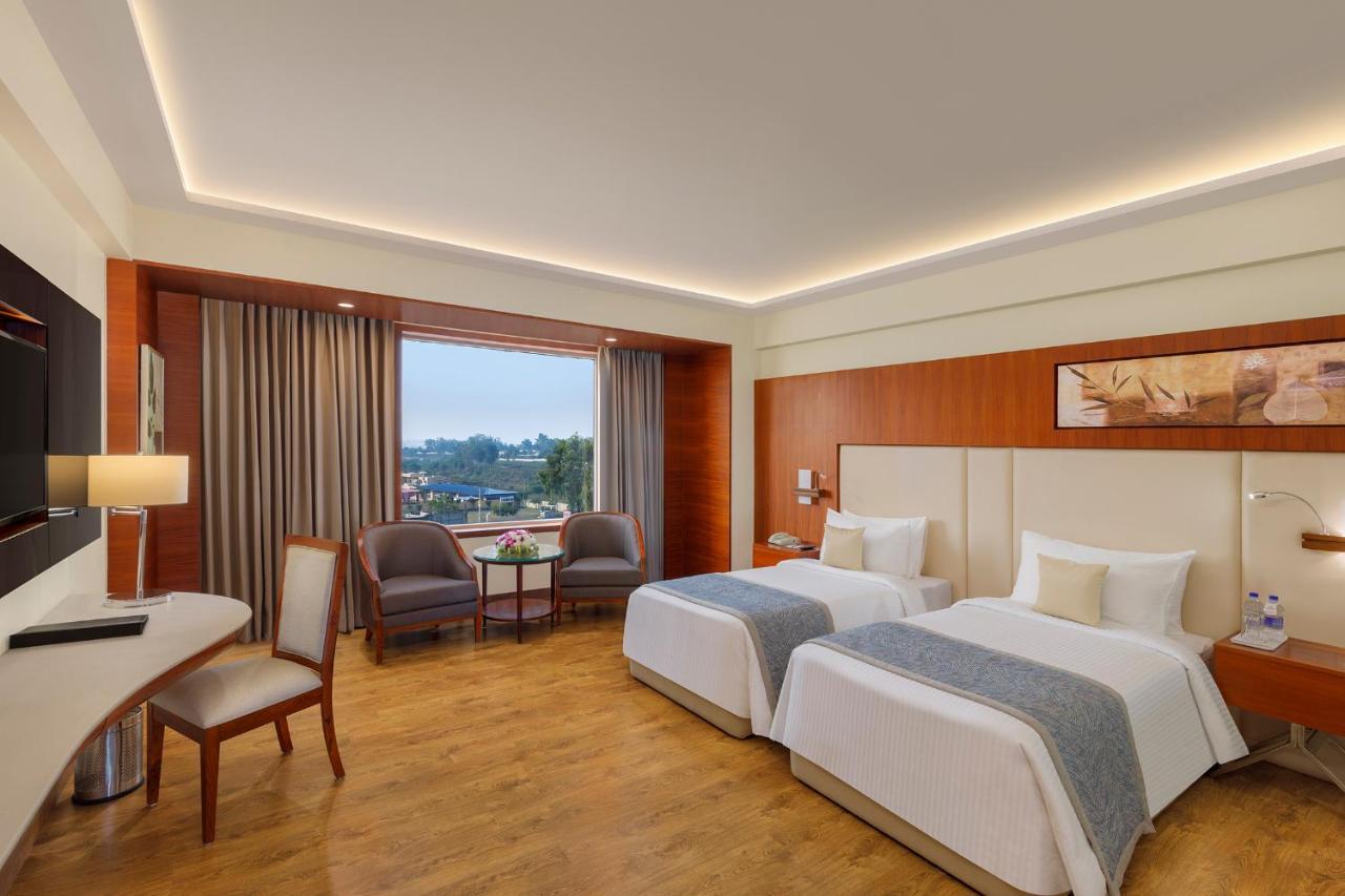Viraj Sarovar Portico จามมู ภายนอก รูปภาพ